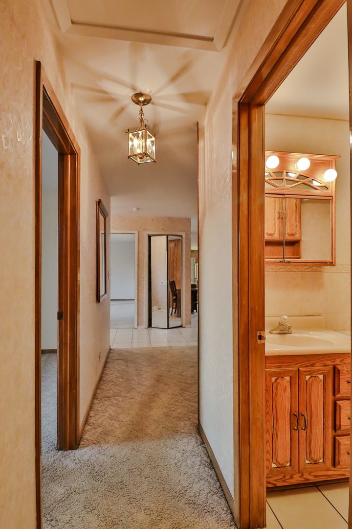 7-n240 West End Road Roselle, IL 60172 - Photo 21 of 37