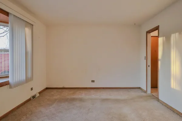 $529,000 | 7-n240 West End Road, Roselle, IL 60172