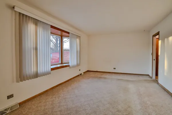 $529,000 | 7-n240 West End Road, Roselle, IL 60172
