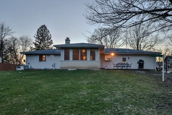 $529,000 | 7-n240 West End Road, Roselle, IL 60172
