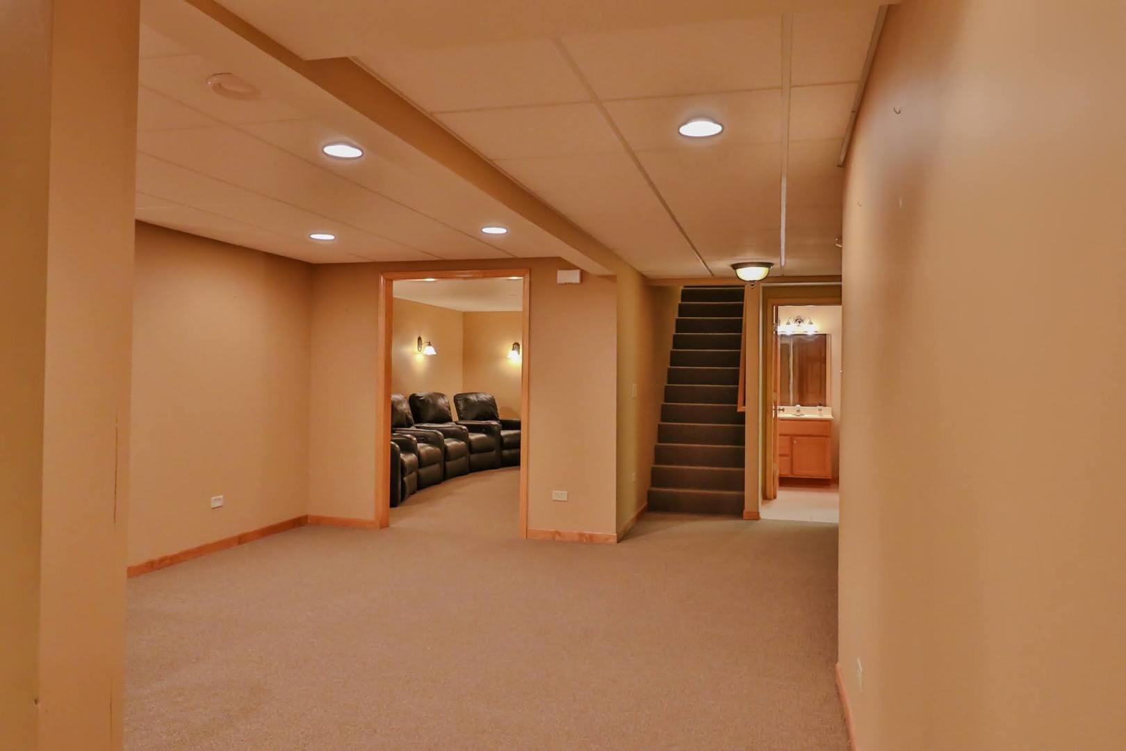 7-n240 West End Road Roselle, IL 60172 - Photo 6 of 37