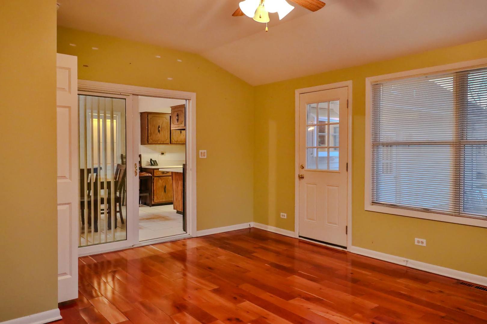 7-n240 West End Road Roselle, IL 60172 - Photo 10 of 37