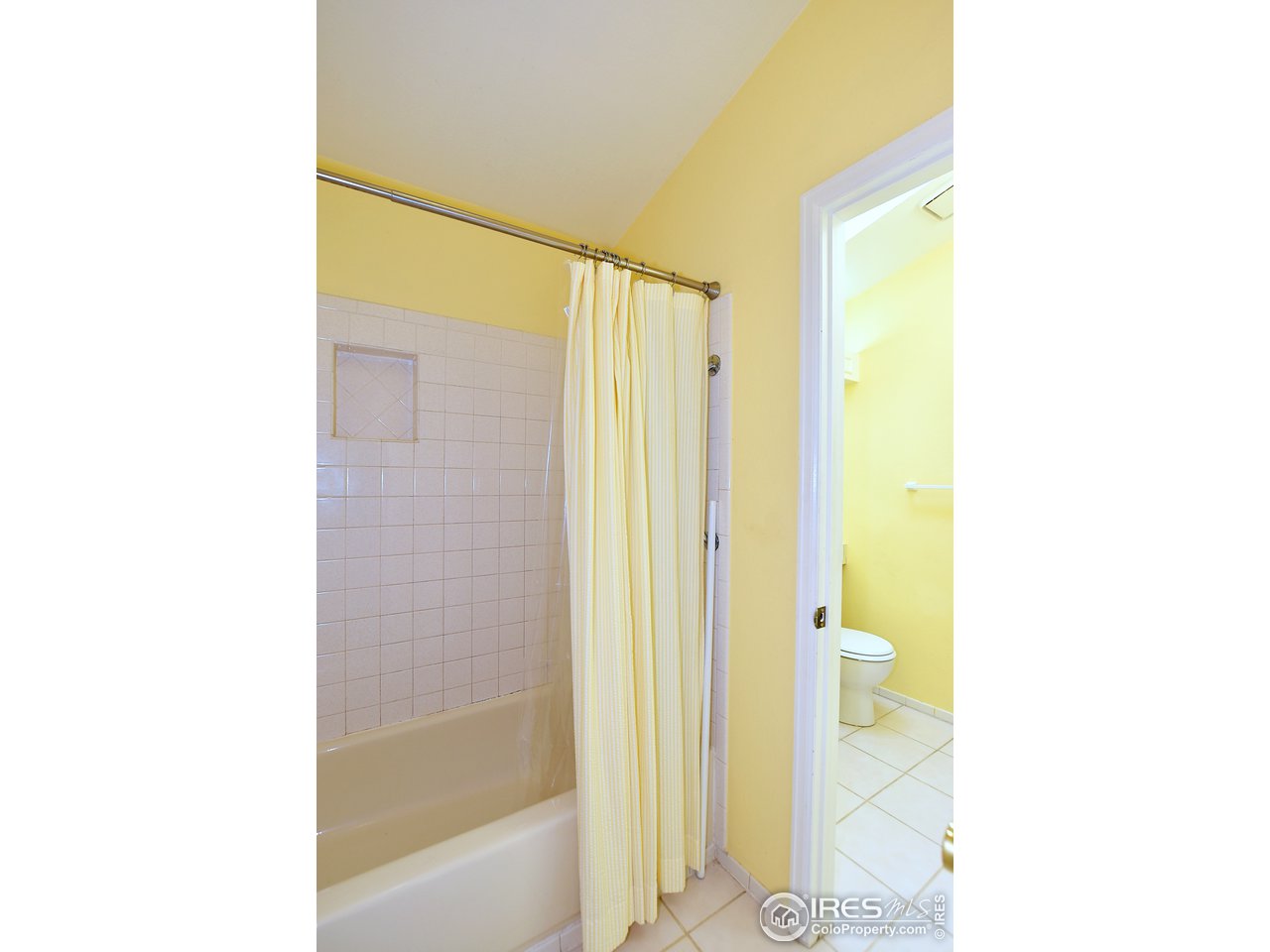 2300 Antelope Road Fort Collins, CO 80525 - Photo 16 of 40 Bright master bathroom