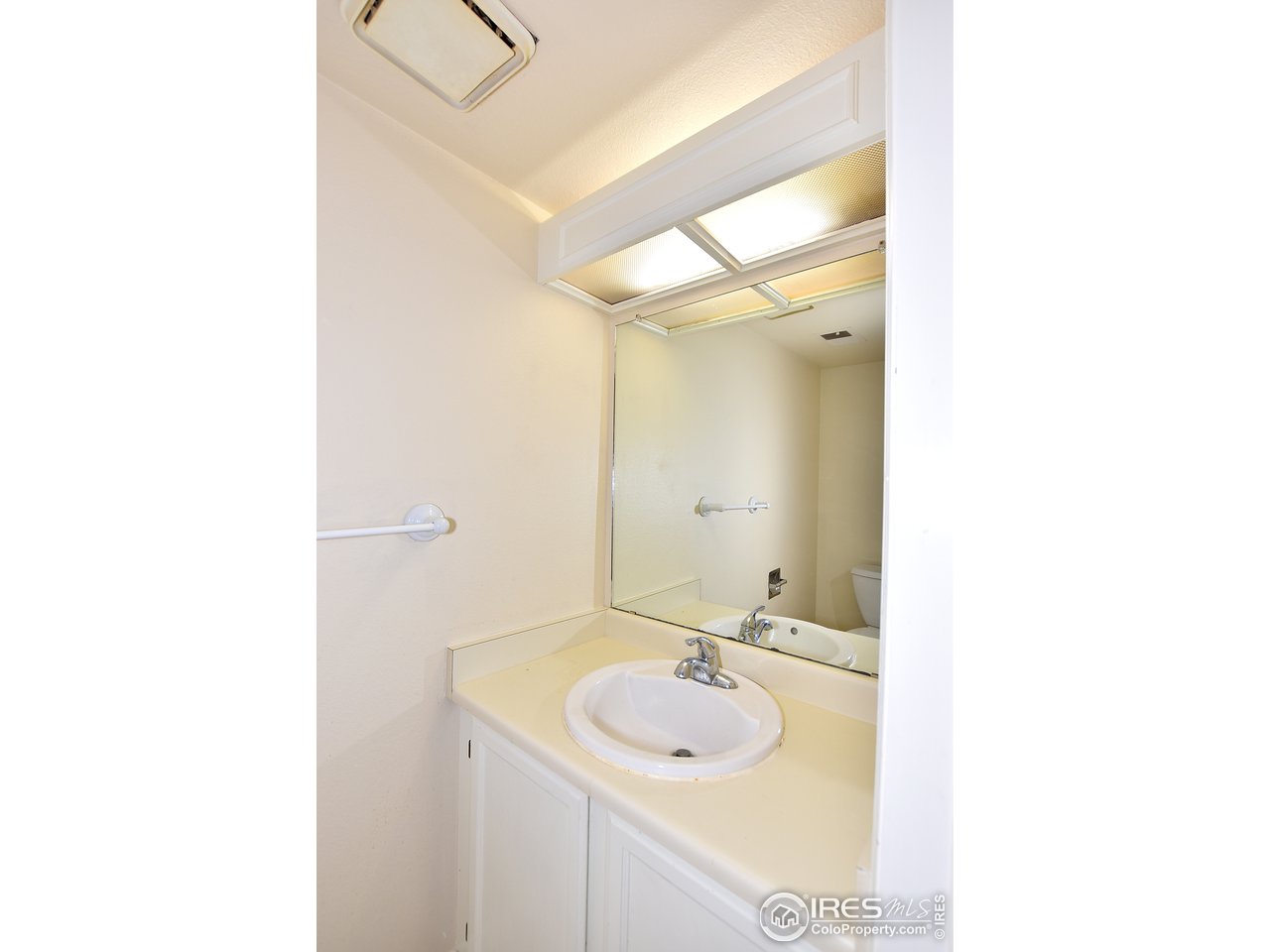 2300 Antelope Road Fort Collins, CO 80525 - Photo 31 of 40 Half bath attached to the family room