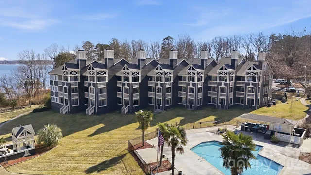 $545,000 | 2135 Regatta Lane, Unit 101, Denver, NC 28037