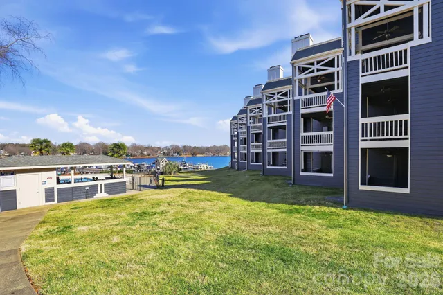 $545,000 | 2135 Regatta Lane, Unit 101, Denver, NC 28037