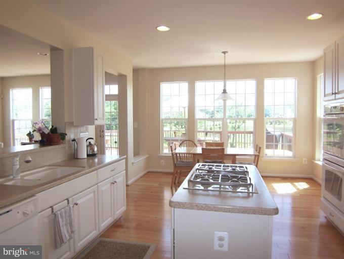 6613 Pebble Brooke Road Baltimore, MD 21209 - Photo 2 of 28 Large eat-in kitchen w/natural sunlight