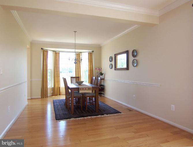 6613 Pebble Brooke Road Baltimore, MD 21209 - Photo 14 of 28 Natural sunlit dining room