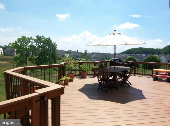 6613 Pebble Brooke Road Baltimore, MD 21209 - Photo 10 of 28 Large rear Trex low maintenance deck