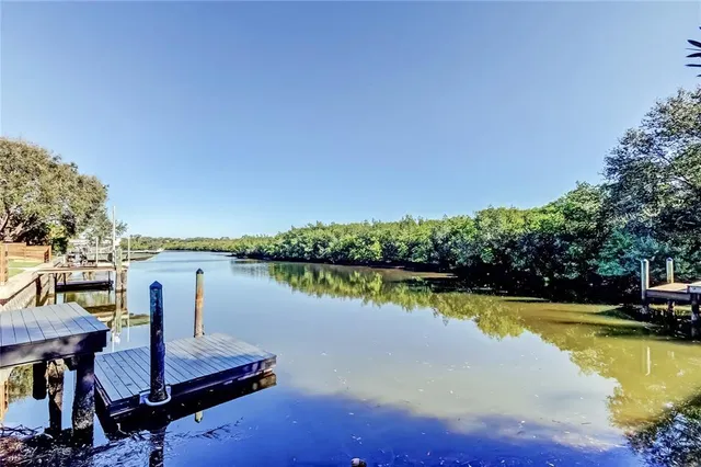 $825,000 | 1992 Arvis Circle East, Clearwater, FL 33764