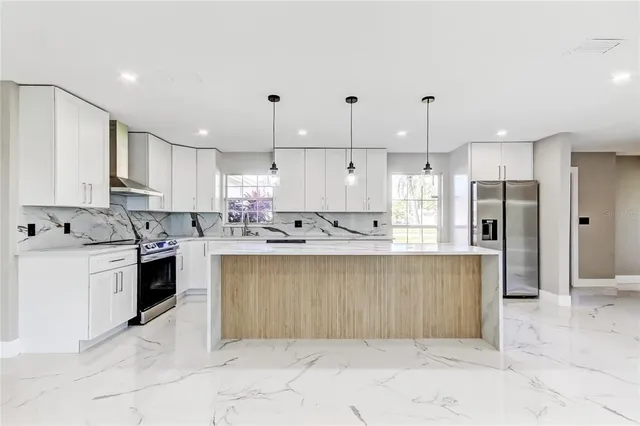 $825,000 | 1992 Arvis Circle East, Clearwater, FL 33764