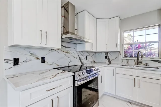 $825,000 | 1992 Arvis Circle East, Clearwater, FL 33764