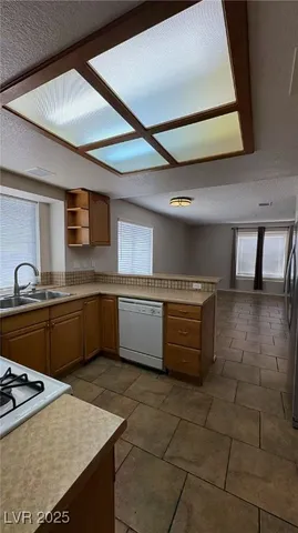 $1,935 | 9828 Dardanelle Court, Las Vegas, NV 89117