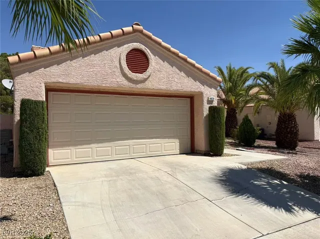 $1,935 | 9828 Dardanelle Court, Las Vegas, NV 89117
