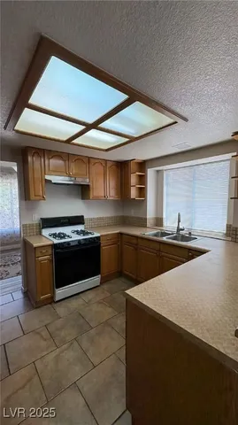 $1,935 | 9828 Dardanelle Court, Las Vegas, NV 89117