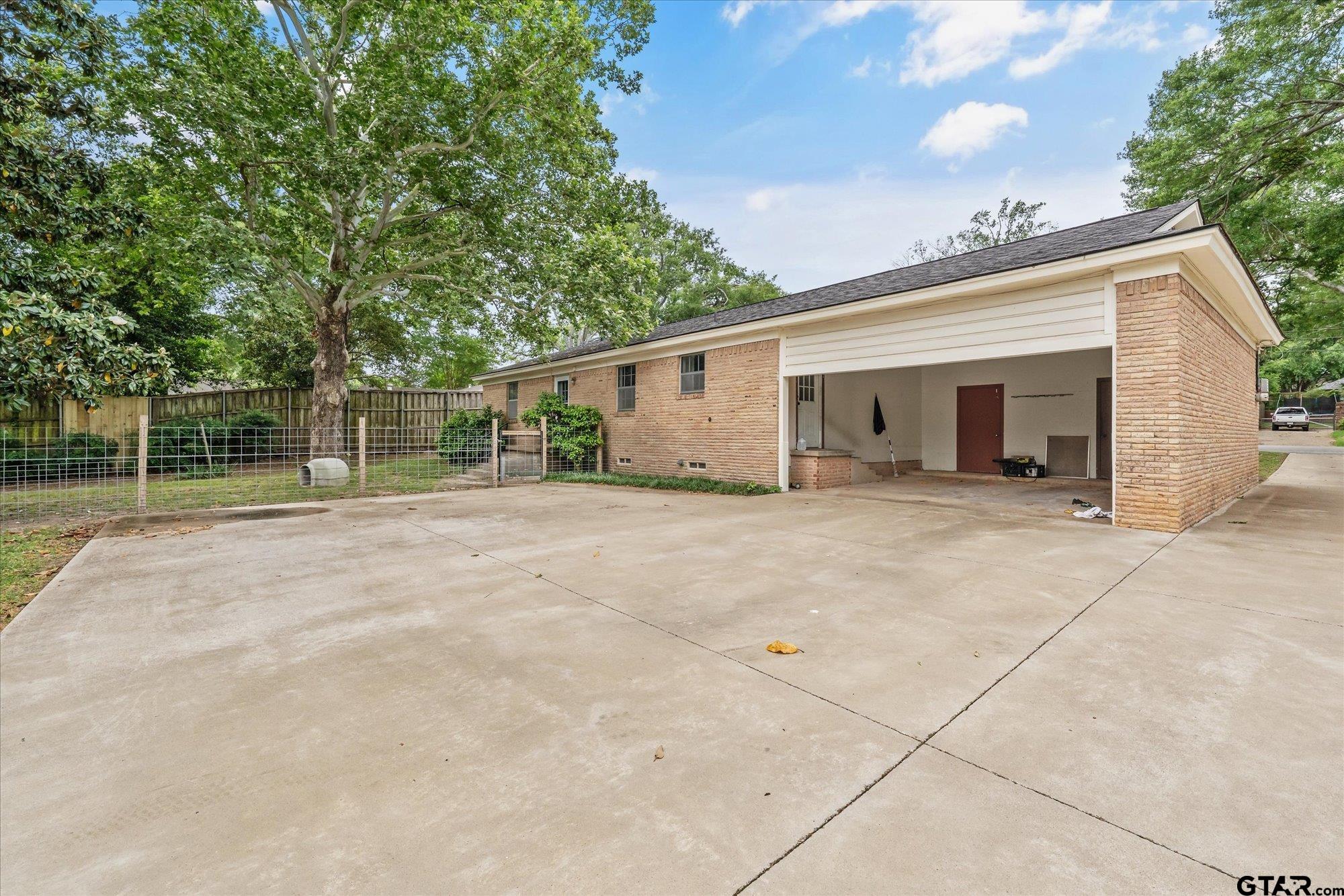 3408 Brookside Drive Tyler, TX 75701 - Photo 4 of 33