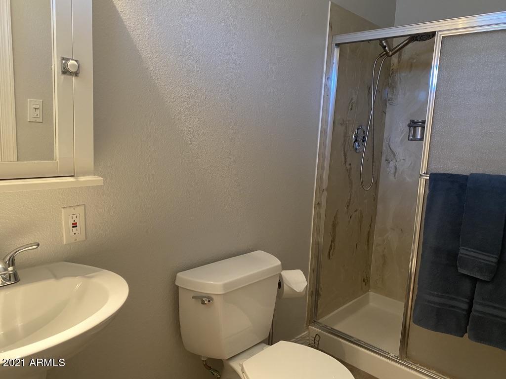 2802 East Turquoise Drive Phoenix, AZ 85028 - Photo 13 of 22 En suite bath