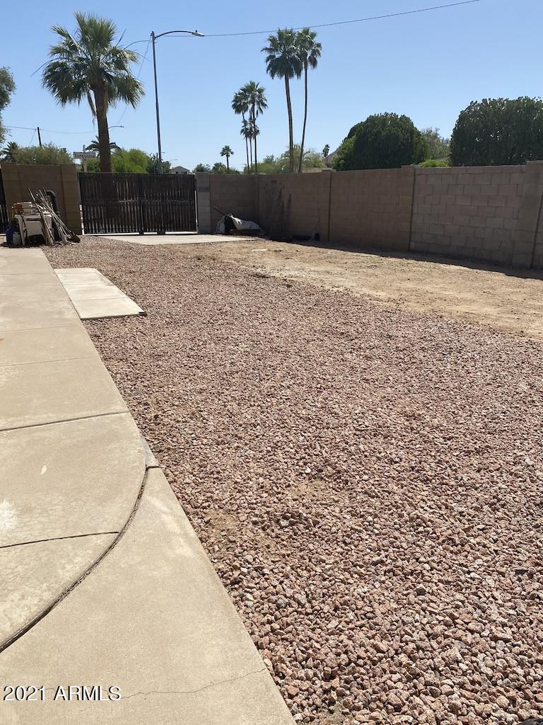 2802 East Turquoise Drive Phoenix, AZ 85028 - Photo 22 of 22 Side yard