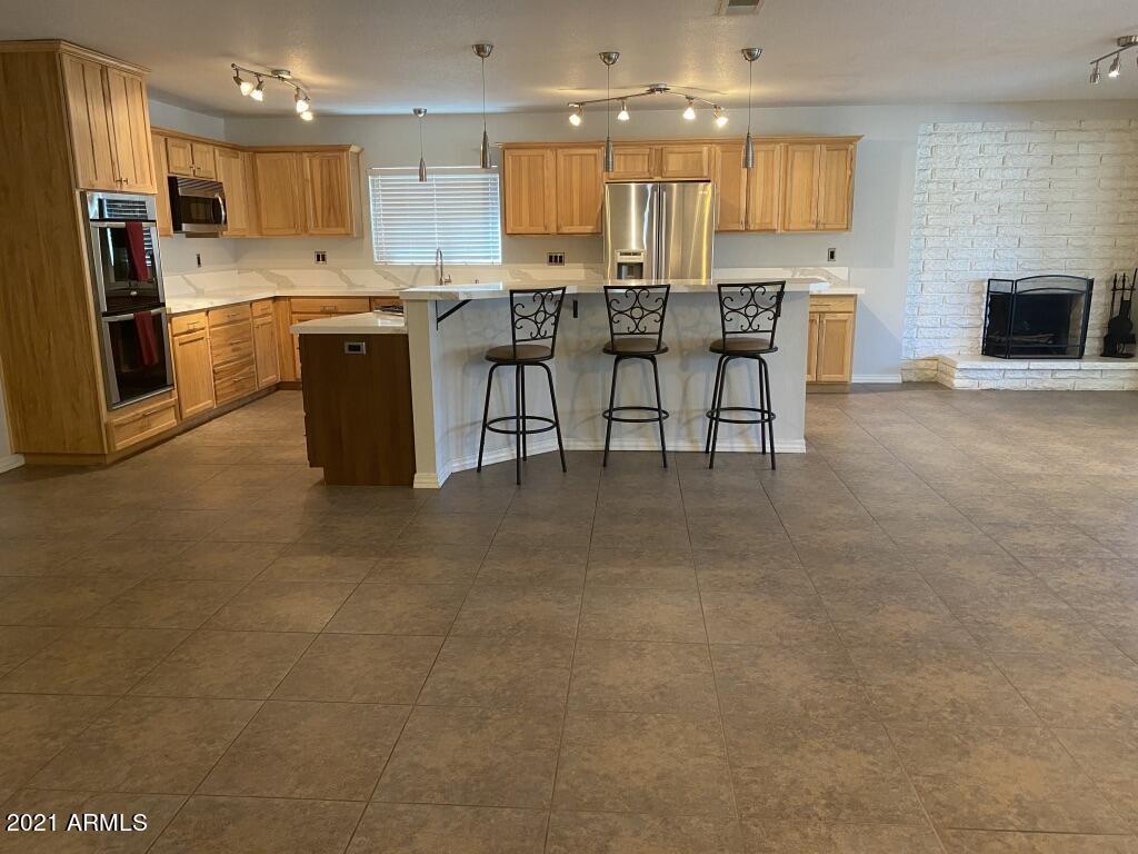2802 East Turquoise Drive Phoenix, AZ 85028 - Photo 3 of 22 Kitchen