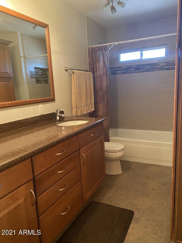 2802 East Turquoise Drive Phoenix, AZ 85028 - Photo 9 of 22 Hall bathroom