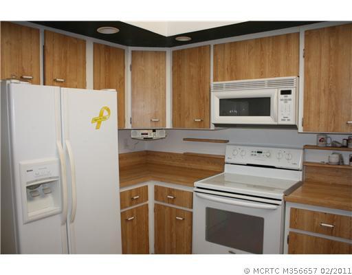 6 Banyan Road Stuart, FL 34996 - Photo 3 of 6 Kitchen.