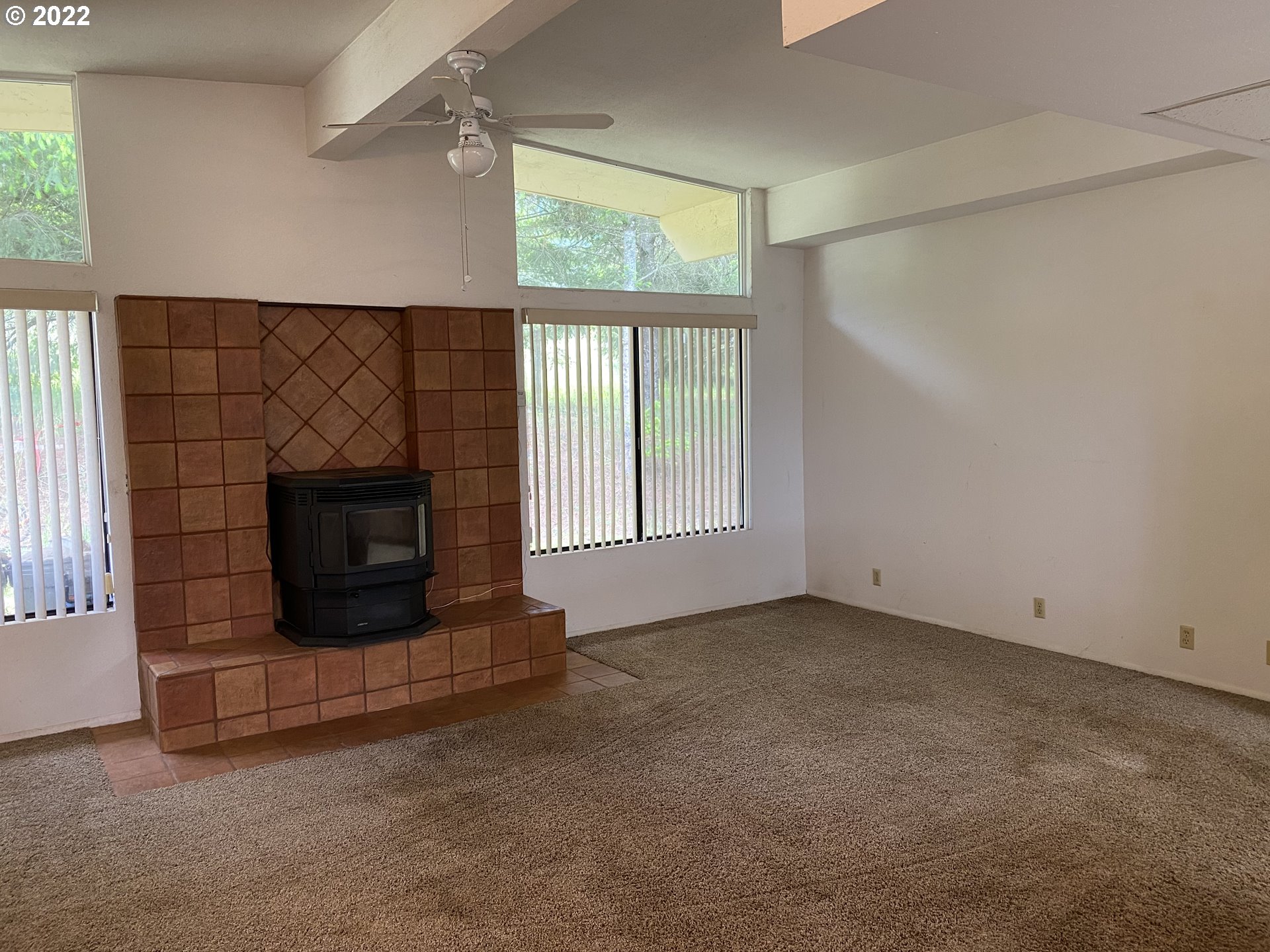 1307 Weaver Road Myrtle Creek, OR 97457 - Photo 11 of 29 Family Room
