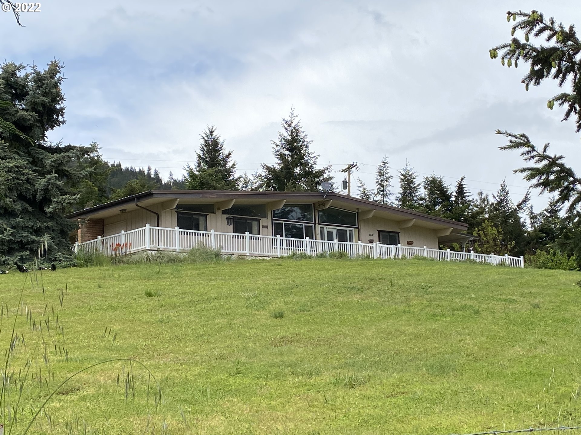 1307 Weaver Road Myrtle Creek, OR 97457 - Photo 2 of 29