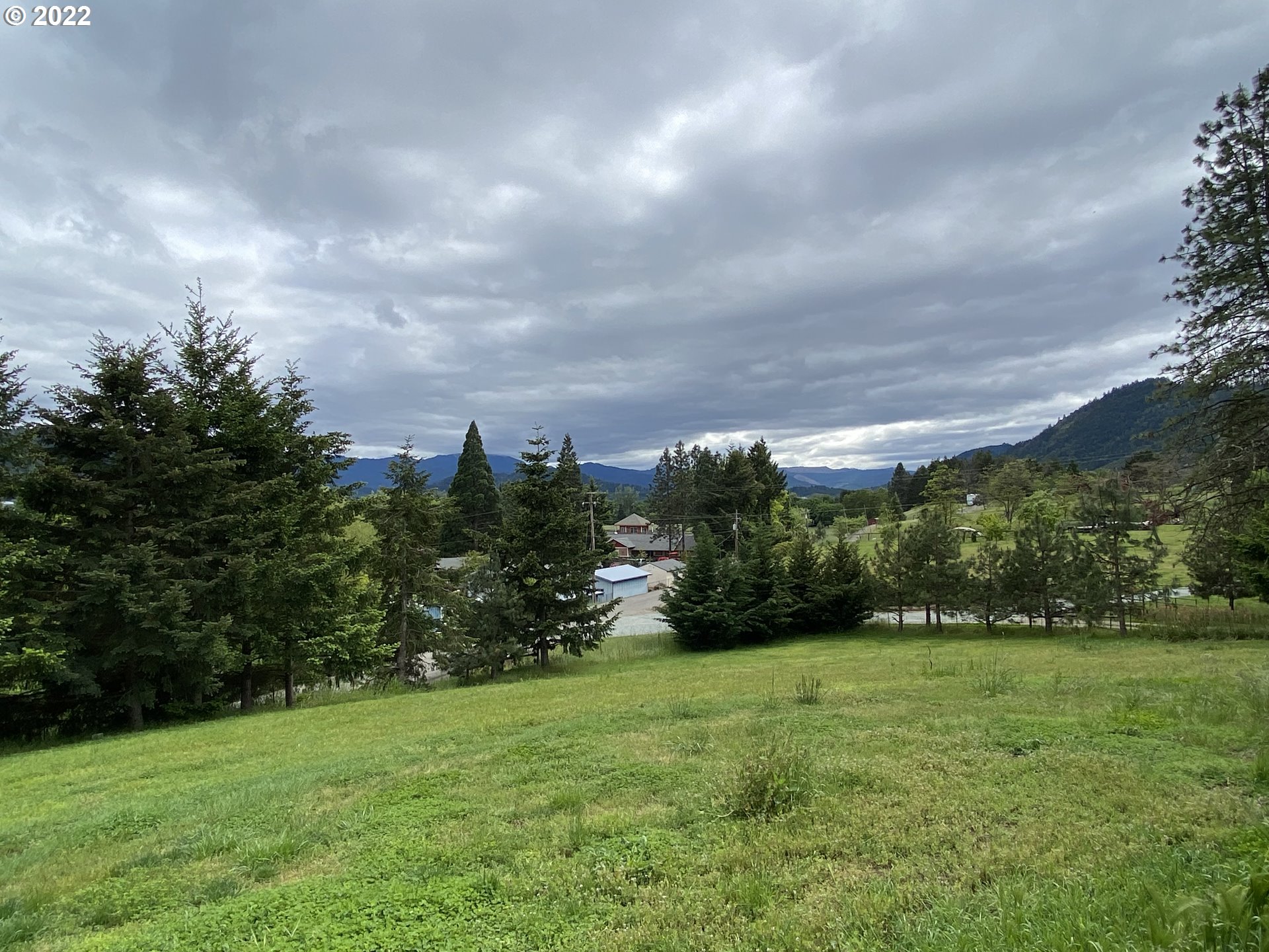1307 Weaver Road Myrtle Creek, OR 97457 - Photo 7 of 29 View