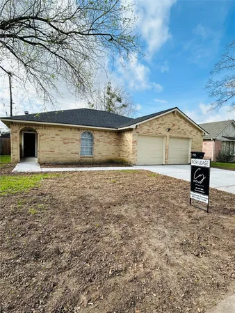 a view of a backyard of the house