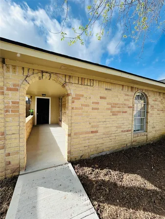 $1,700 | 16207 Camino Del Sol Drive, Houston, TX 77083