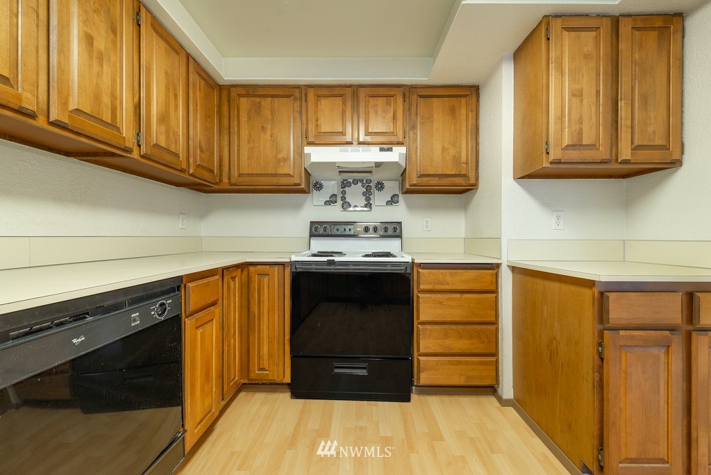 132 North 132nd Street, Unit 202 Seattle, WA 98133 - Photo 11 of 25