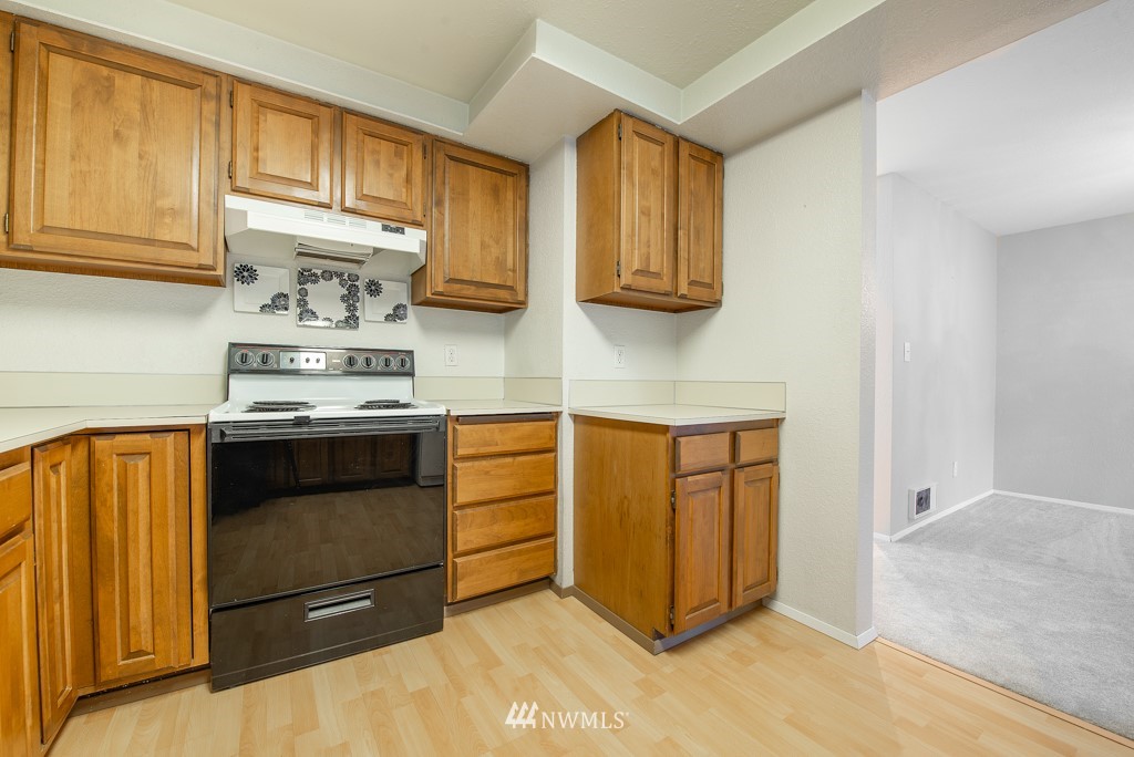 132 North 132nd Street, Unit 202 Seattle, WA 98133 - Photo 12 of 25