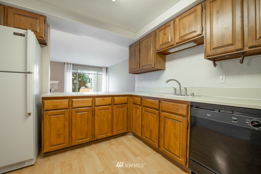 132 North 132nd Street, Unit 202 Seattle, WA 98133 - Photo 13 of 25