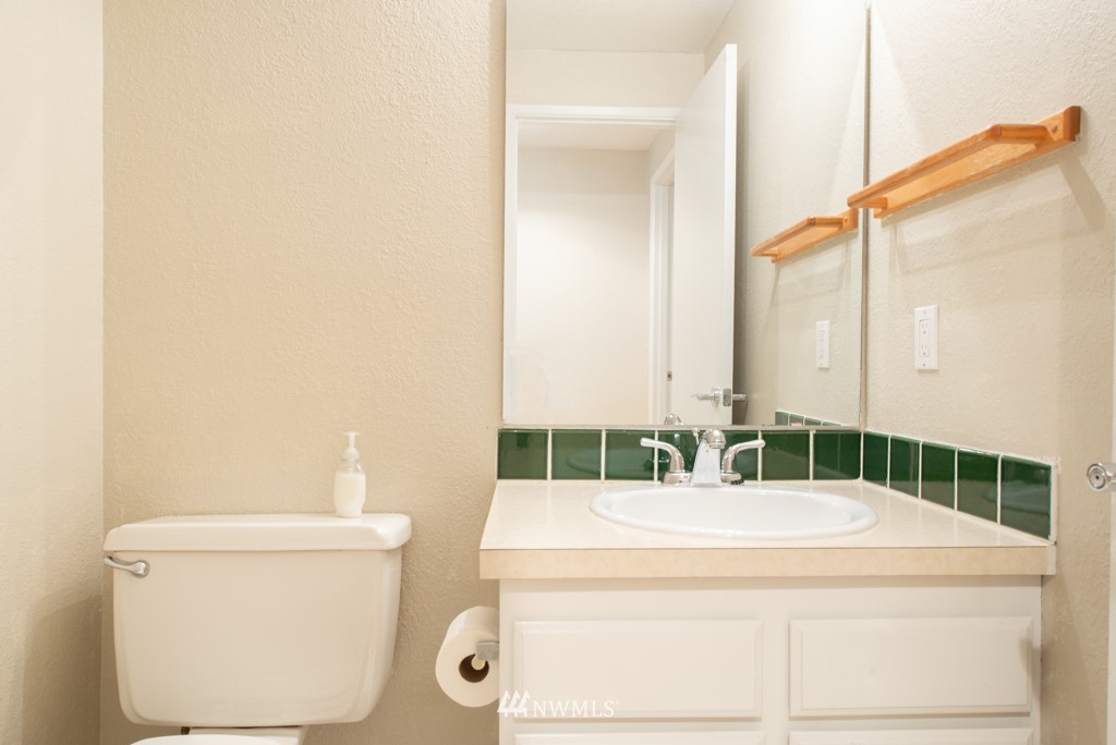 132 North 132nd Street, Unit 202 Seattle, WA 98133 - Photo 15 of 25