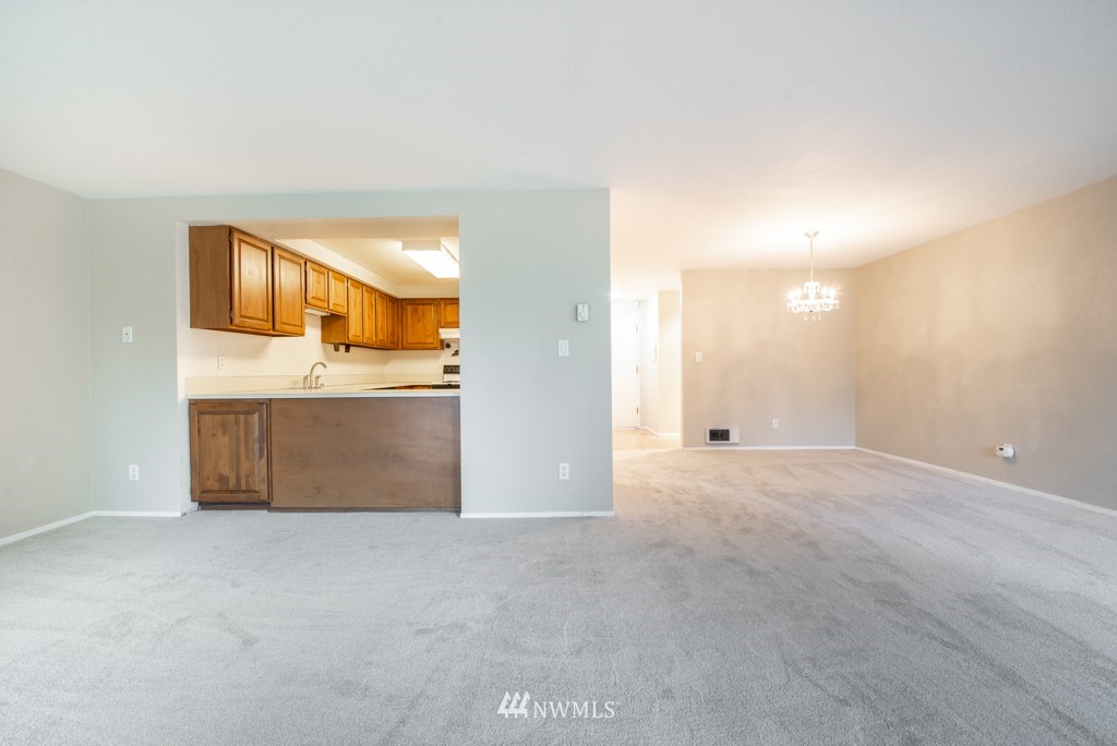 132 North 132nd Street, Unit 202 Seattle, WA 98133 - Photo 4 of 25