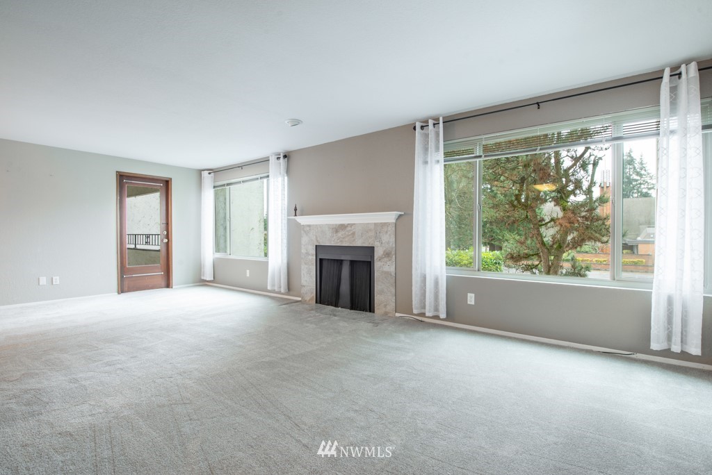 132 North 132nd Street, Unit 202 Seattle, WA 98133 - Photo 5 of 25