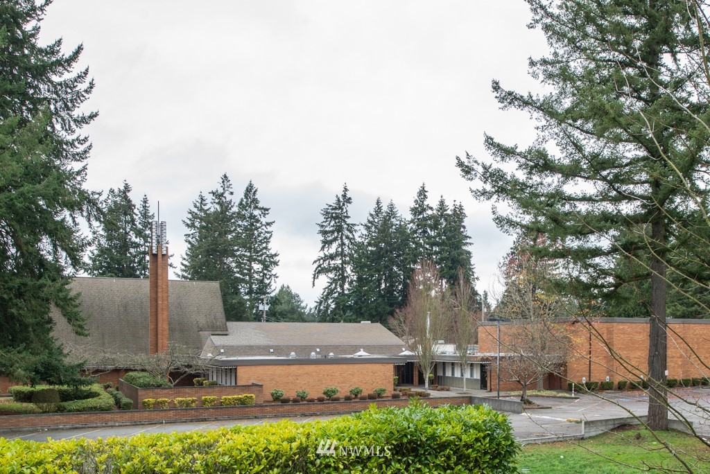 132 North 132nd Street, Unit 202 Seattle, WA 98133 - Photo 7 of 25