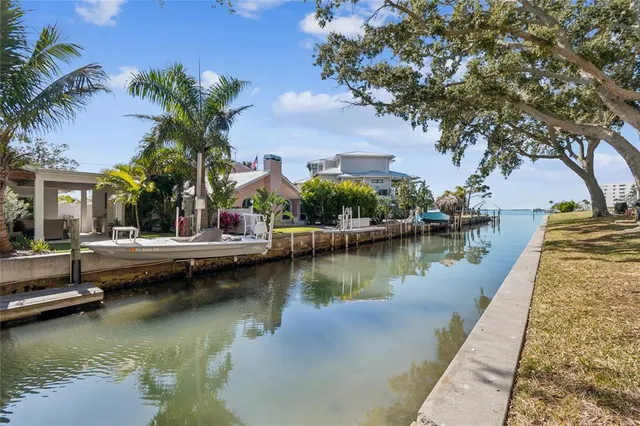 $374,900 | 433 Paula Drive South, Unit 24, Dunedin, FL 34698