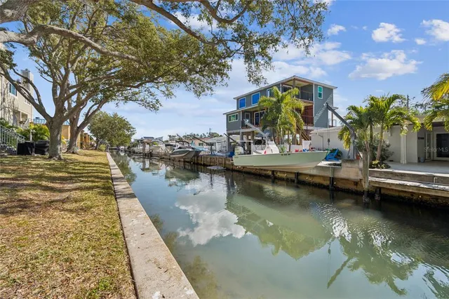 $374,900 | 433 Paula Drive South, Unit 24, Dunedin, FL 34698