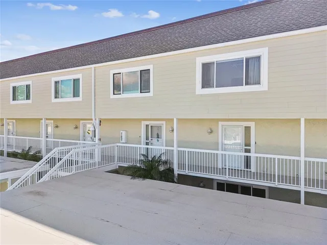 $374,900 | 433 Paula Drive South, Unit 24, Dunedin, FL 34698