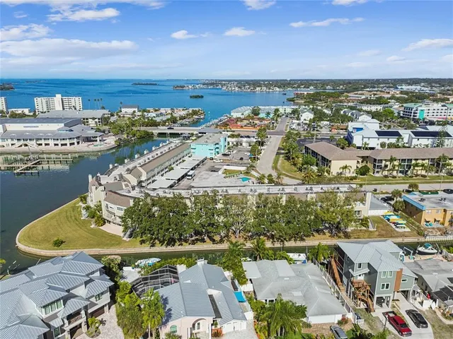 $374,900 | 433 Paula Drive South, Unit 24, Dunedin, FL 34698