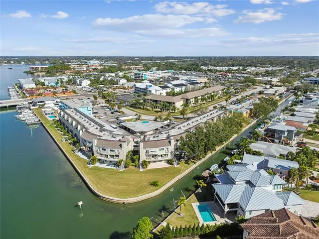 $374,900 | 433 Paula Drive South, Unit 24, Dunedin, FL 34698