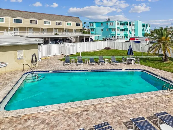 $374,900 | 433 Paula Drive South, Unit 24, Dunedin, FL 34698