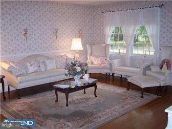 91 Gaunt Drive Mickleton, NJ 08056 - Photo 2 of 12 Living Room