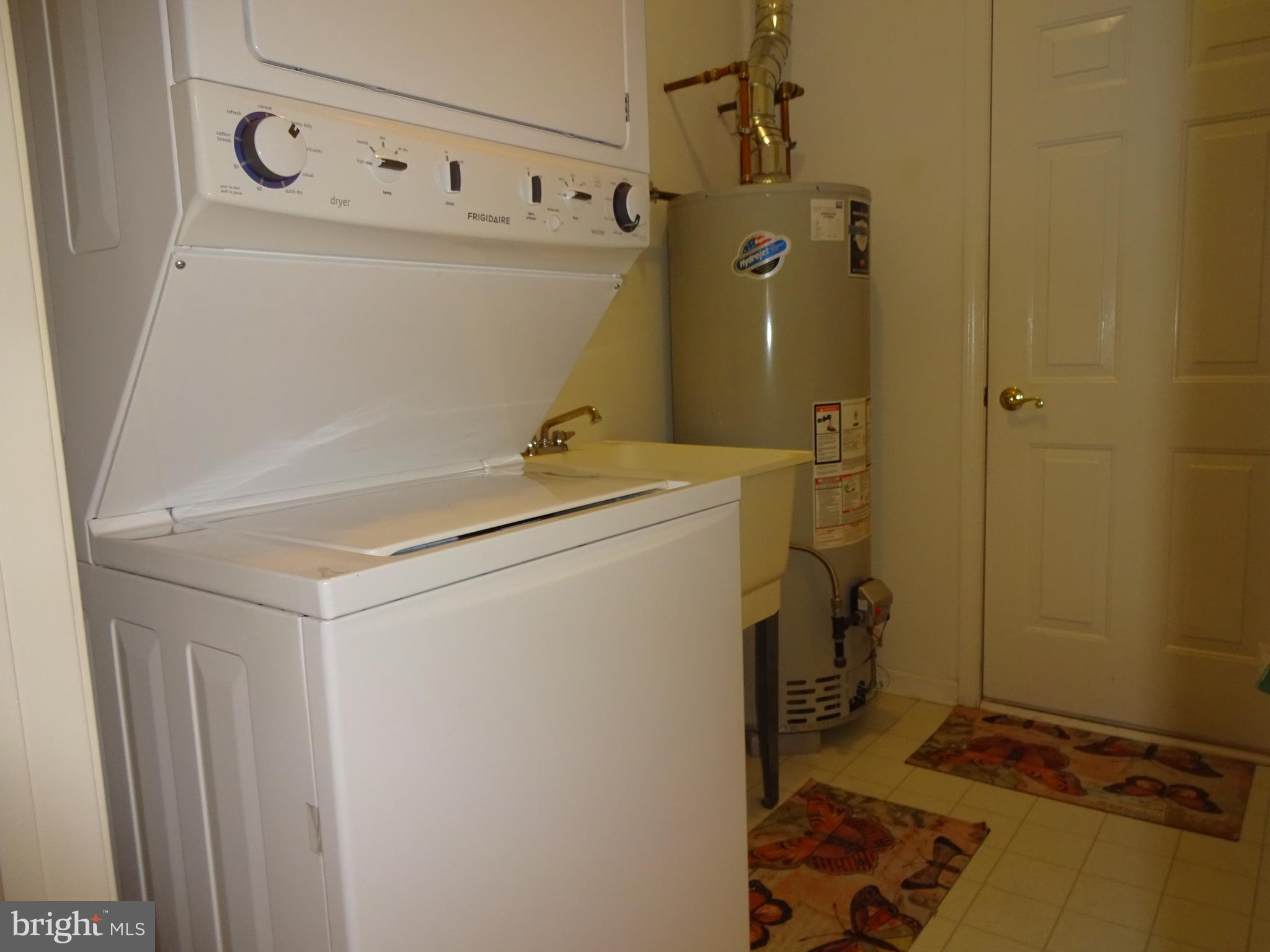 73 Mayfair Road Southampton, NJ 08088 - Photo 21 of 25 Laundry/Mud Room w/Utility Sink