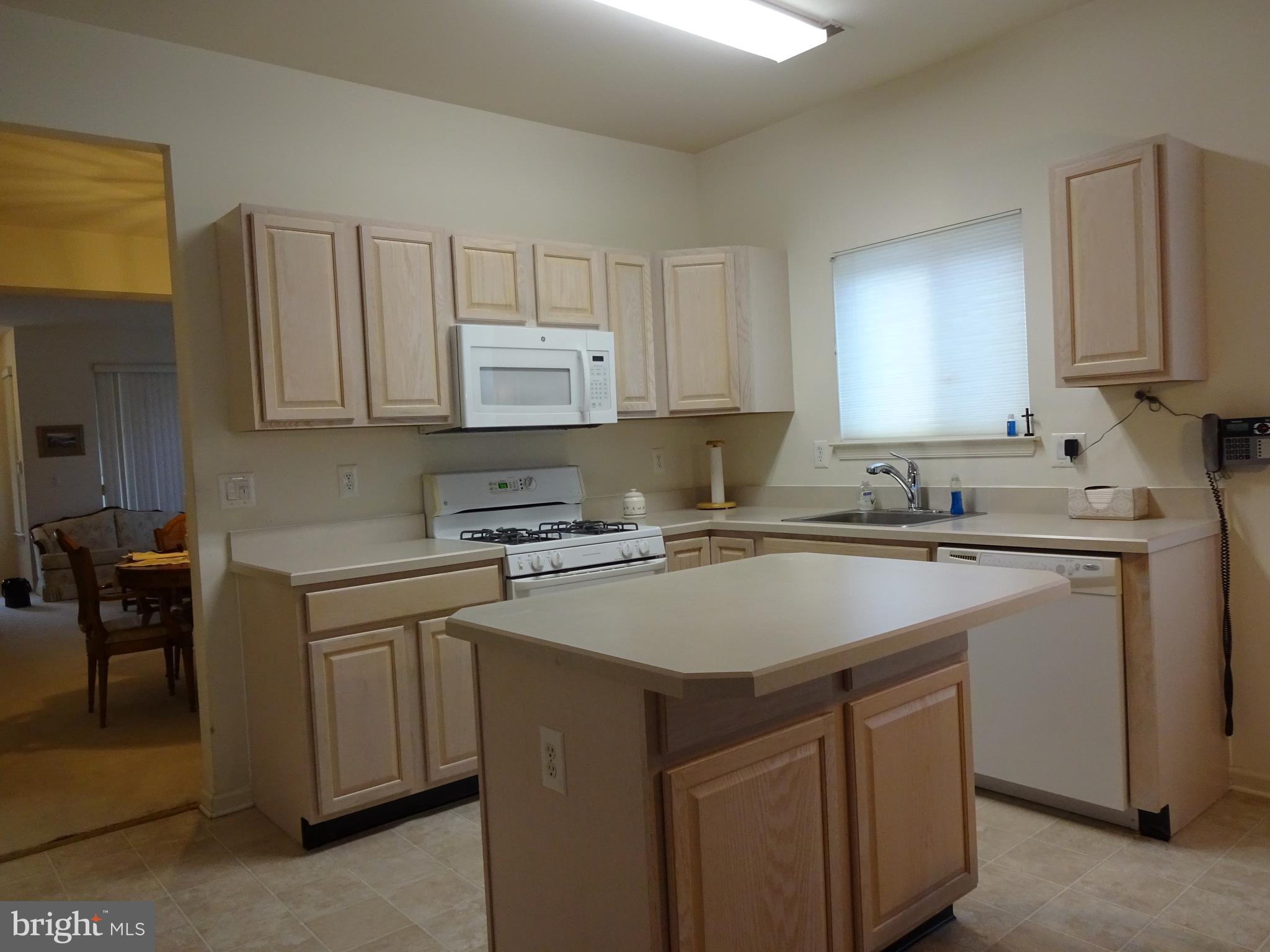 73 Mayfair Road Southampton, NJ 08088 - Photo 10 of 25 Kitchen w/Island for Casual Dining