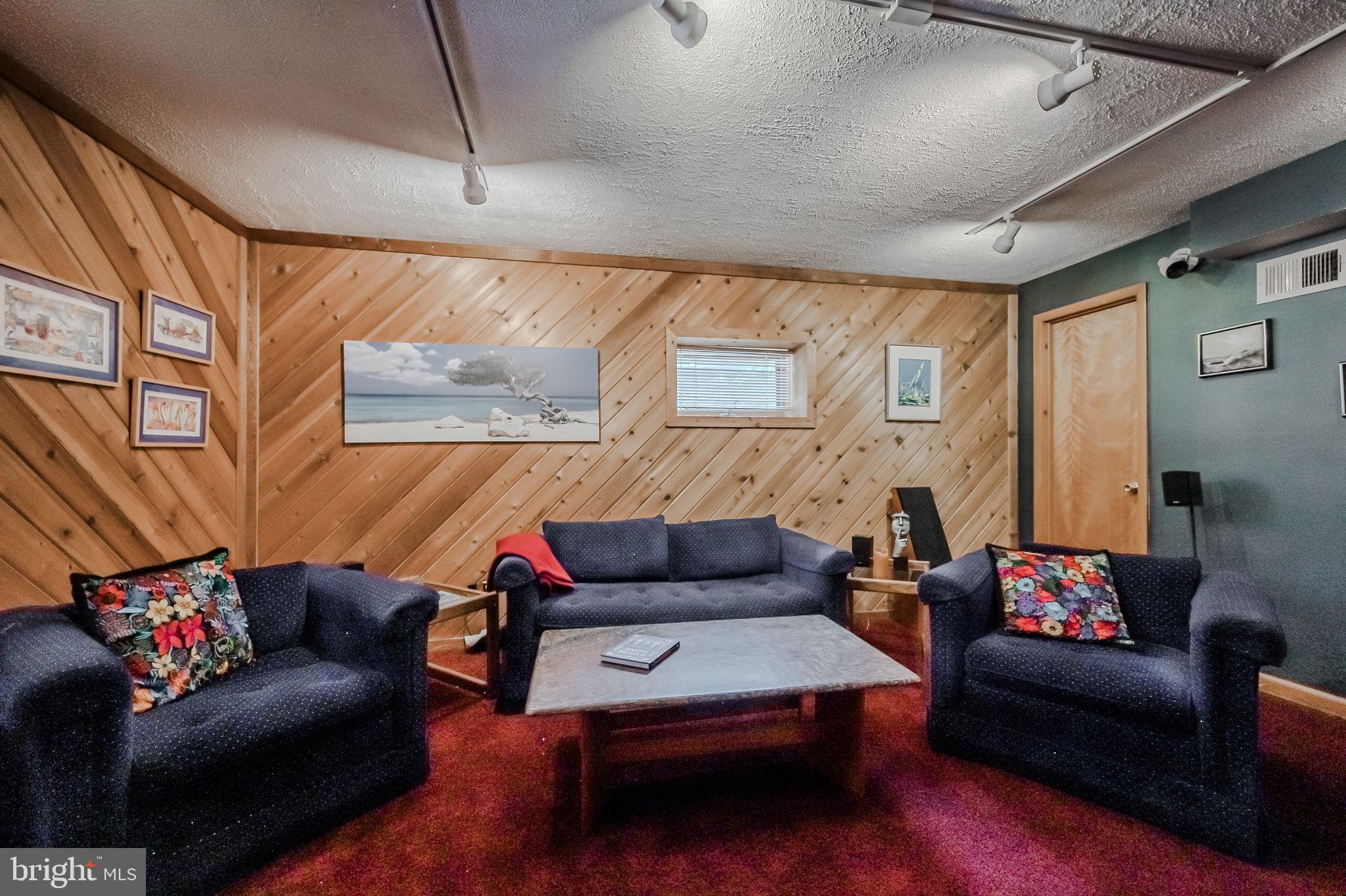 33 Morgan Hollow Way Landenberg, PA 19350 - Photo 25 of 60 Lovely oak paneling....