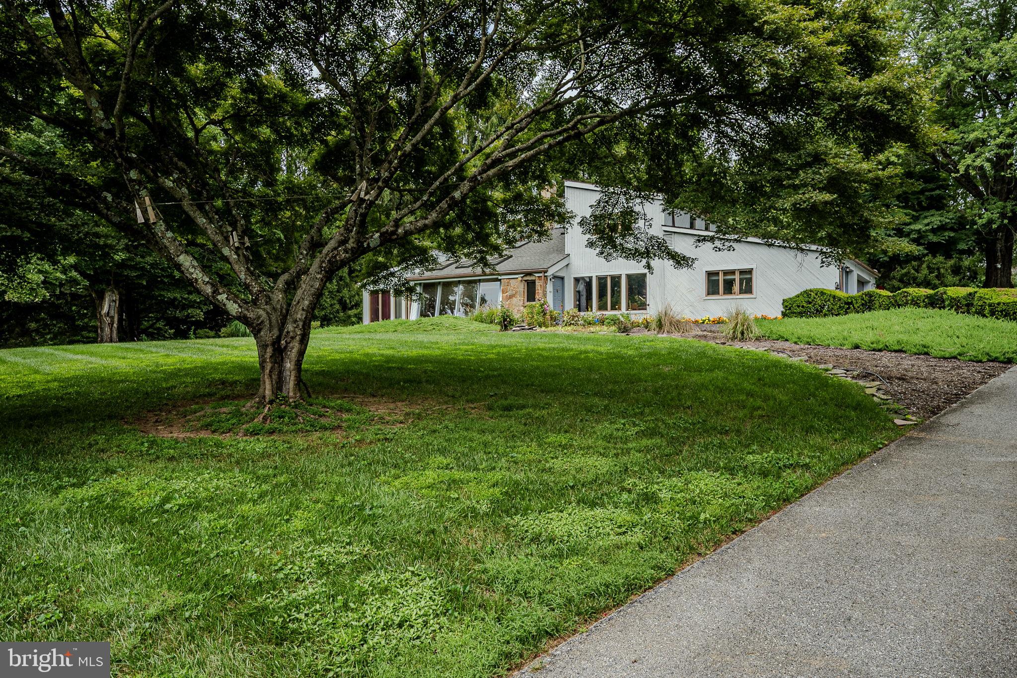 33 Morgan Hollow Way Landenberg, PA 19350 - Photo 4 of 60 Contemporary passive solar home