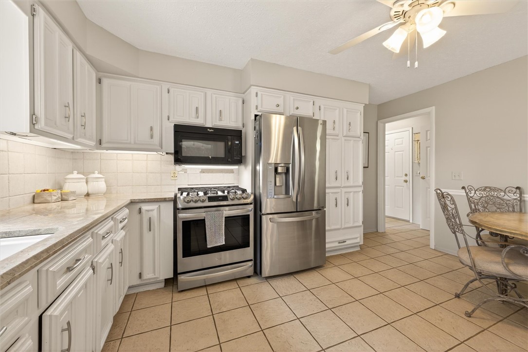 66 Rick Edge Circle Irondequoit, NY 14609 - Photo 12 of 42 Kitchen