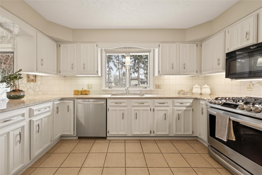 66 Rick Edge Circle Irondequoit, NY 14609 - Photo 13 of 42 Kitchen